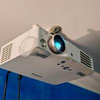 Videoproiettore Panasonic PT-AX200E + Telo a rullo