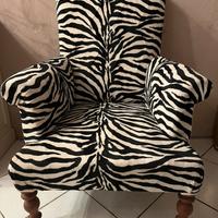 Poltrona antica rivestimento tessuto zebrato