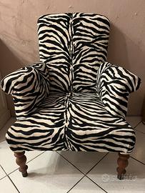 Poltrona antica rivestimento tessuto zebrato