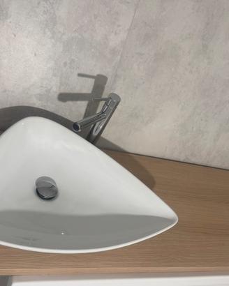 mobile del bagno con lavabo