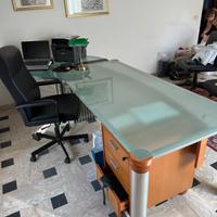 Scrivania per uffico in cristallo