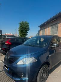 Lancia y
