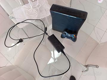 Xbox 360 slim con giochi installati al interno 