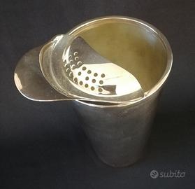 Bicchiere da cocktail in metallo argentato