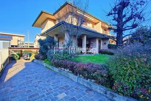 Elegante villa con giardino