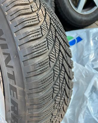 4 Gomme invernali 215/70r16 completi cerchione Kia