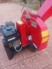 cippatore con martelli trituratori 