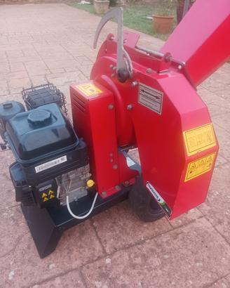 cippatore con martelli trituratori 