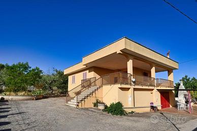 Villa a Putignano, 7 locali