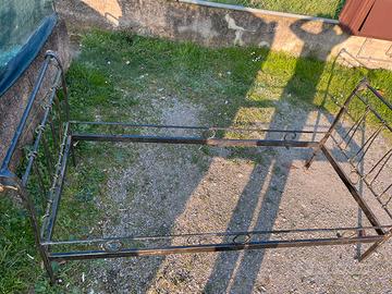 Struttura letto in ferro battuto vintage