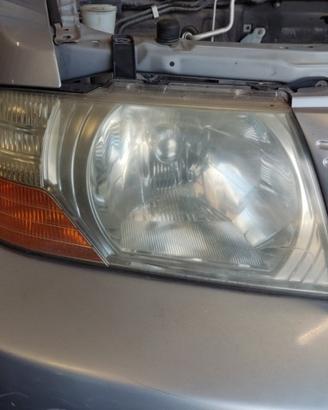 Proiettore destro MITSUBISHI PAJERO del 2005