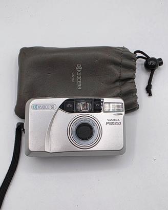 fotocamera vintage Kyocera Yashica 750 rullino