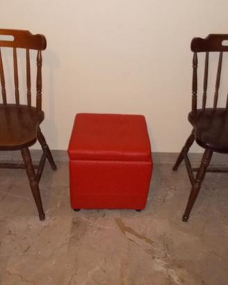 Coppia sedie in legno e puffo contenitore in legno