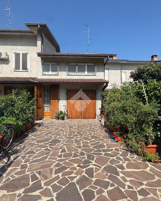 4 LOCALI A NOVELLARA