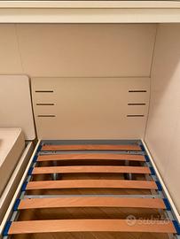 Letto singolo bianco con materasso