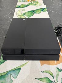 Play station4 + 2controller + 5 giochi