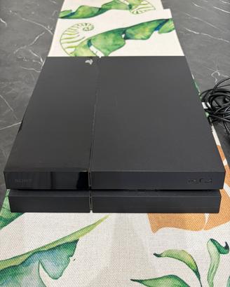 Play station4 + 2controller + 5 giochi