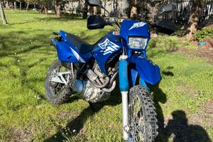 Yamaha  XT600E.  PERMUTO 