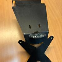 Portatarga aftermarket per Triumph bonneville