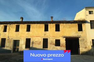 CASALE SU DUE PIANI DA RIFINIRE CON AMPIO GIARDINO