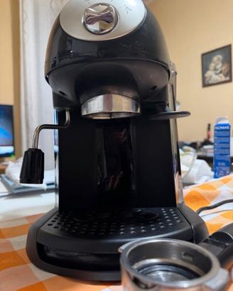 Macchina caffè DeLonghi nera