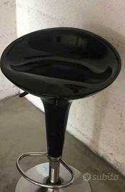 Sgabelli in resina ruotanti regolabili d'altezza