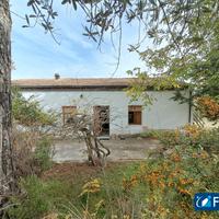 Casa indipendente con terreno - Contrada Colli