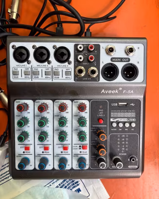 Aveek Mixer Audio 5 Canali con Interfaccia di Regi