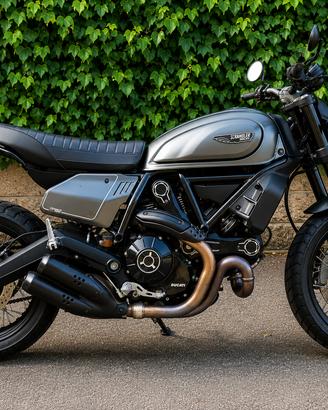 Ducati Scrambler 800 Nightshift con solo 3700 Km