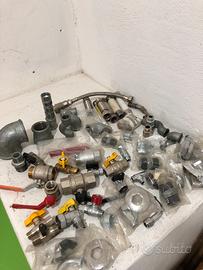 Raccordi valvole a sfera e altro per idraulico