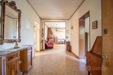4 LOCALI A PALOMBARA SABINA