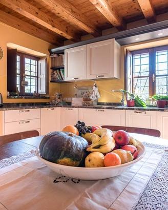 Rustico / Casale di 557 m² con più di 5 locali e b