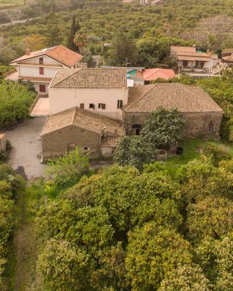 Antica casa padronale con palmento panoramico