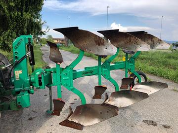 Aratro trivomere moro