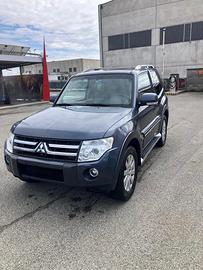 MITSUBISHI PAJERO V80