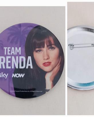 La spilla "Team Brenda" di Beverly Hills