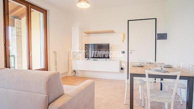 TRILOCALE CON PISCINA IMMERSO NEL VERDE