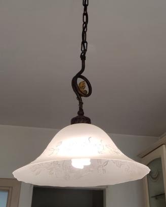 Lampadario vetro e ferro battuto