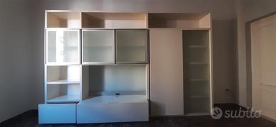 Parete attrezzata legno massello bianco e vano TV