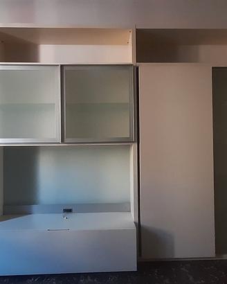 Parete attrezzata legno massello bianco e vano TV