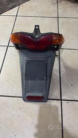 Faro posteriore e porta targa runner 50/125/180