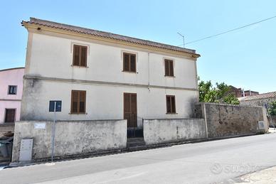 Casa indipendente con loggiato