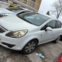 Opel corsa 1,2 2010 benzina (motore danneggiato)