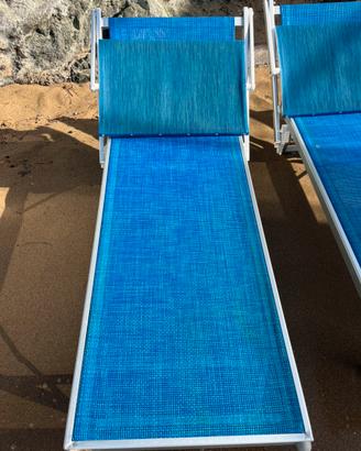 Lettini e ombrelloni da spiaggia