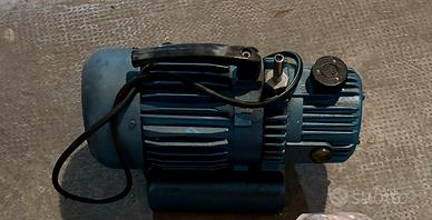 Pompa per vuoto lubrificata ad olio