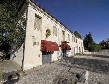 Immobile in asta di 198 m² con 4 locali a Ferrara