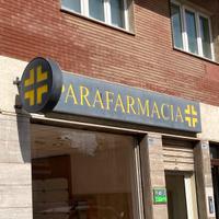 Insegna luminosa e croce parafarmacia