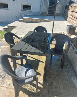 Set tavolo e sedie da giardino 