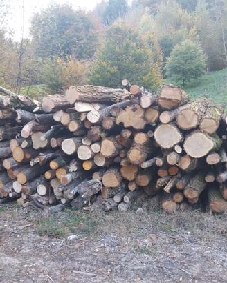 Legna da ardere misto in stanga