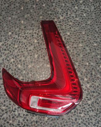  Fanale XC40 – Codice 31446790